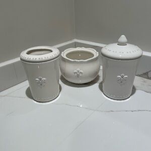 Simply Shabby Chic White Ceramic bathroom Set